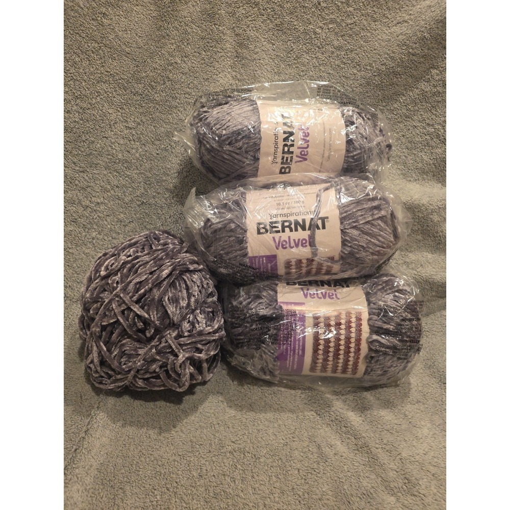 Bernat Velvet Vapor Gray Yarn 3 Skeins And 1 Partial Bulky 5‎